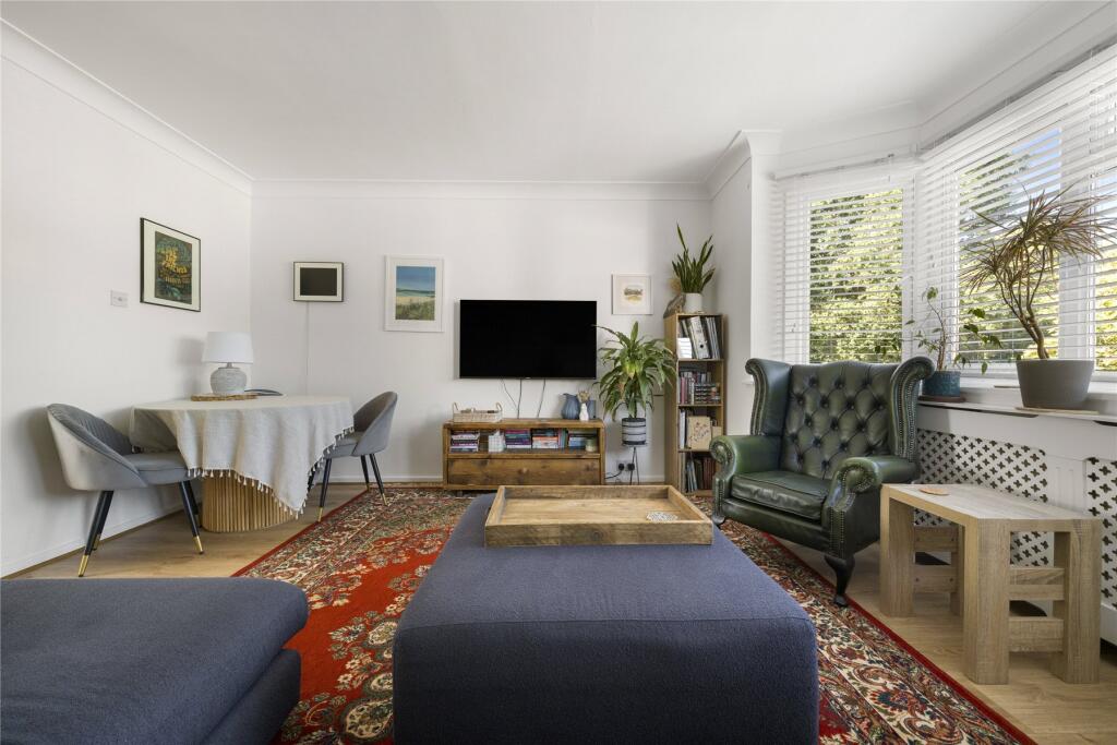 Apartment in Kingston upon Thames - View 4