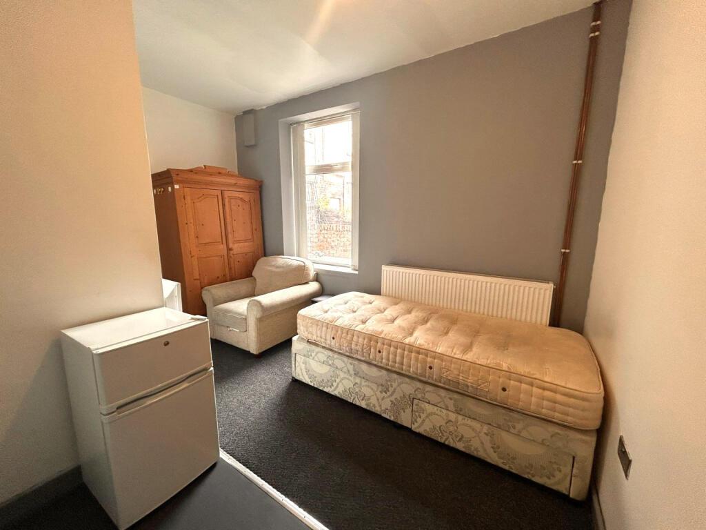 Apartment in Barnsley, Shaw Lands, Kingstone - View 2