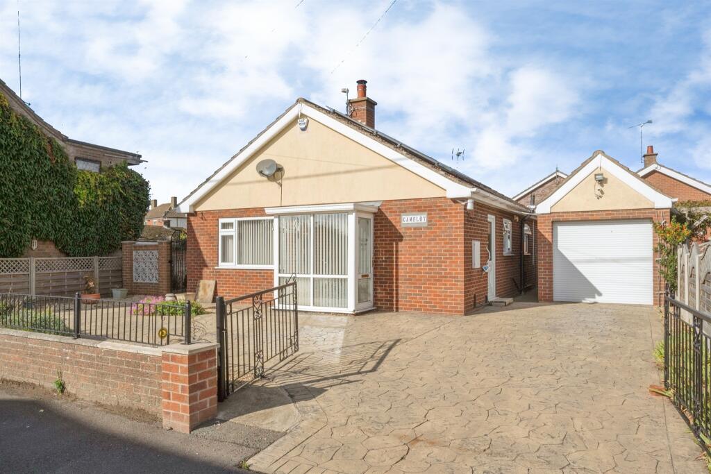 2-bed detached on Back Street, East Stockwith, Gainsborough, £325,000