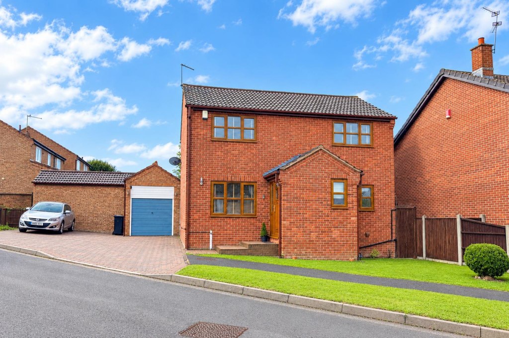 3-bed detached on Sidings Way, Westhouses, Alfreton, £250,000