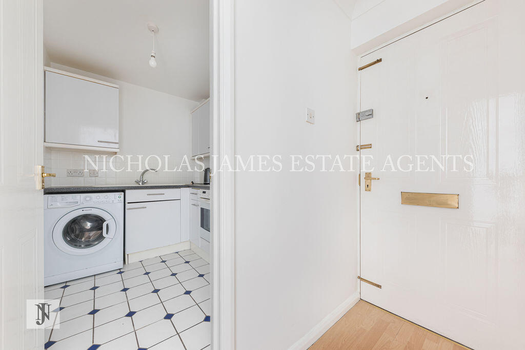 Apartment in London, Oakwood, Southgate - View 3
