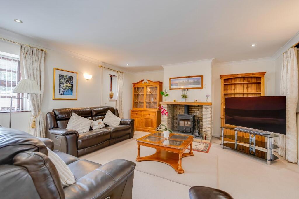 House in Cardiff, Creigiau, Pentyrch - View 4