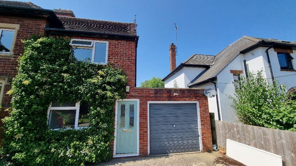 Main image of property: Bloxham Road, Banbury, OX16 9JR
