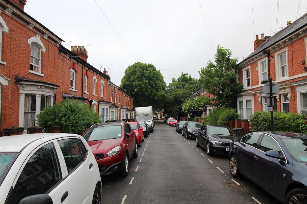 1 bedroom house share for rent