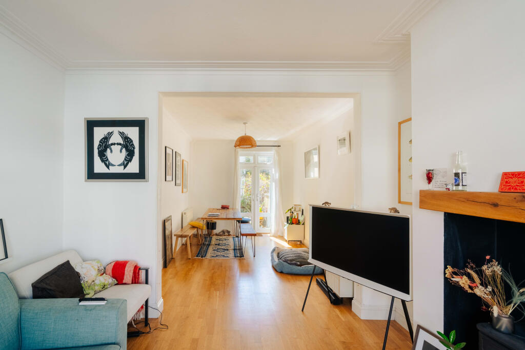 House in Bristol, Windmill Hill, Redcliffe - More