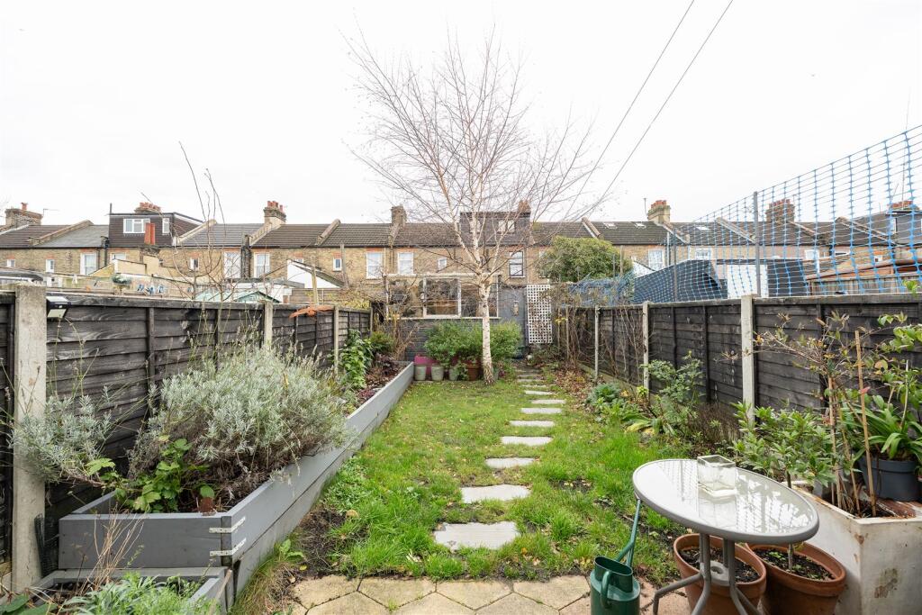 House in London, Beckton - View 4