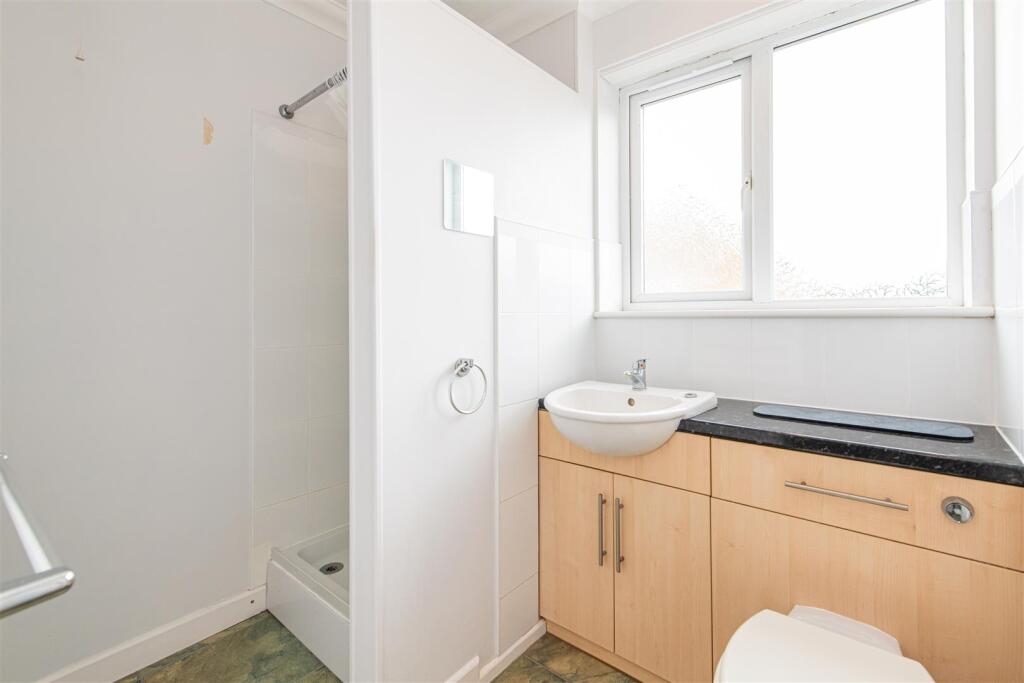 Apartment in Kettering, Leisure Village - More