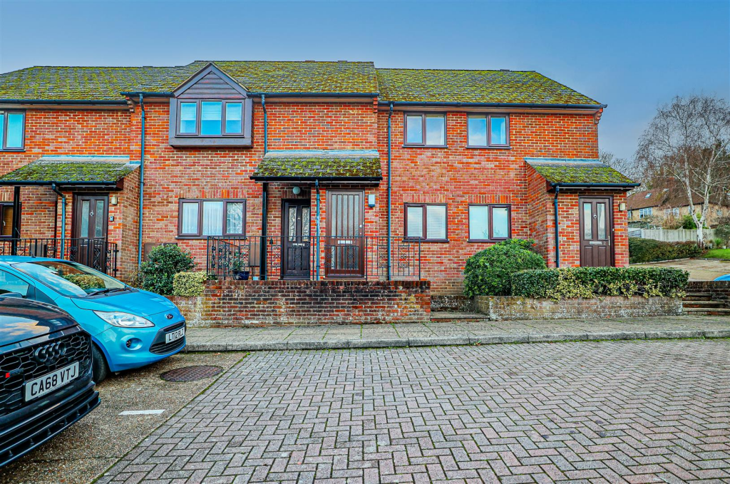 1-bed apartment on Bury Green, Hemel Hempstead, HP1, £225,000