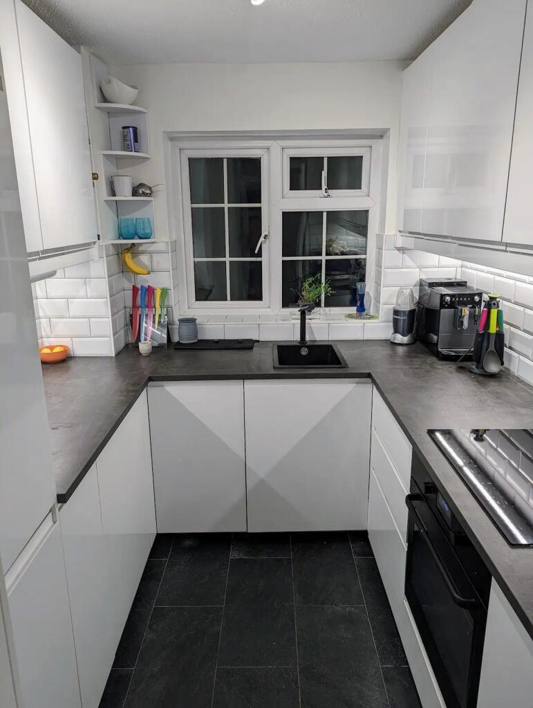 Apartment in Sutton - View 3
