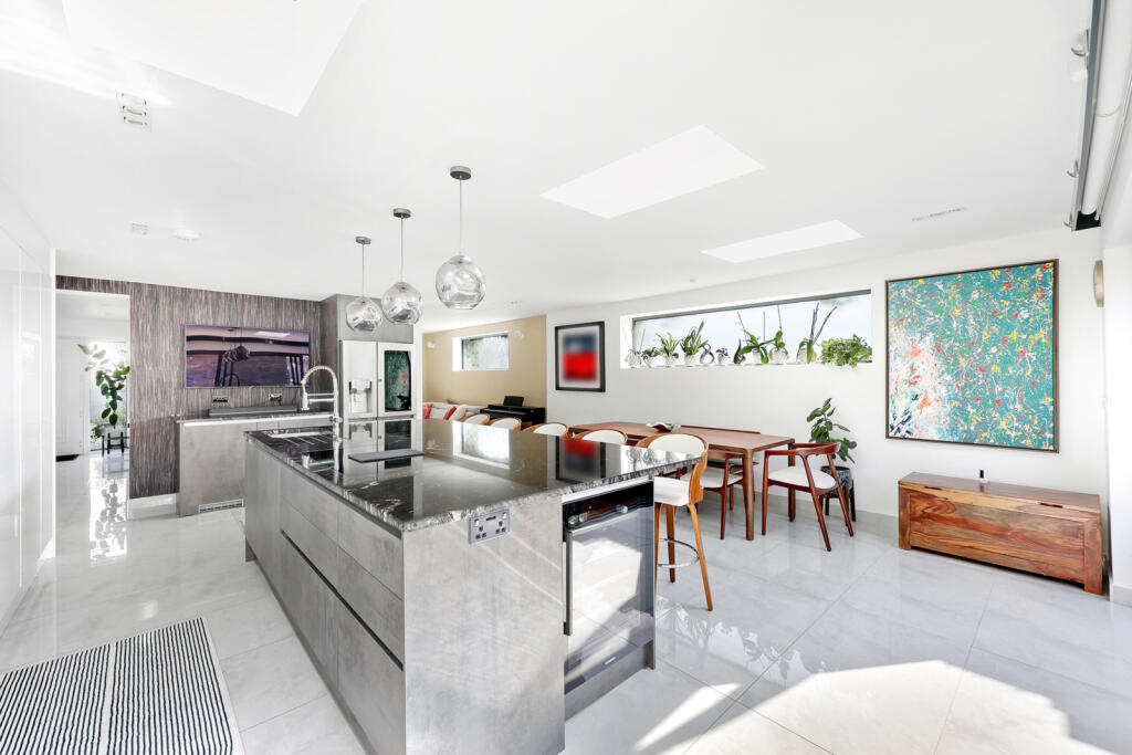 House in Epping Forest, Loughton - View 2