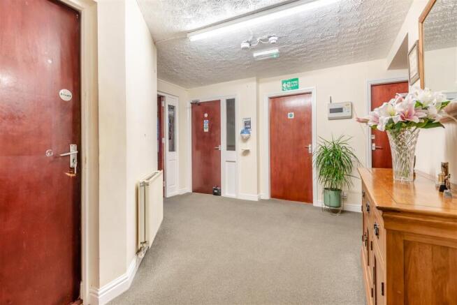 8672402-interior09.jpg