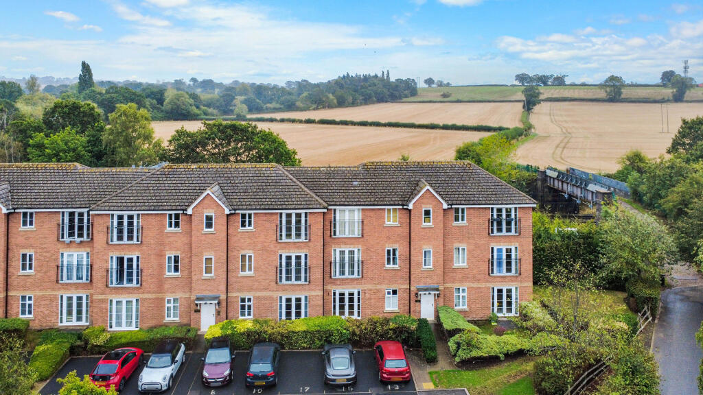 Main image of property: Flat 18, Field View House, Breme Park, Bromsgrove B60 3GY