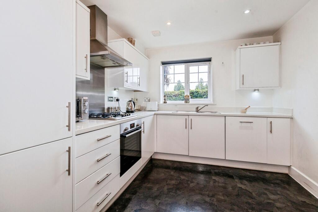 Apartment in Maidenhead, Bray Wick - More