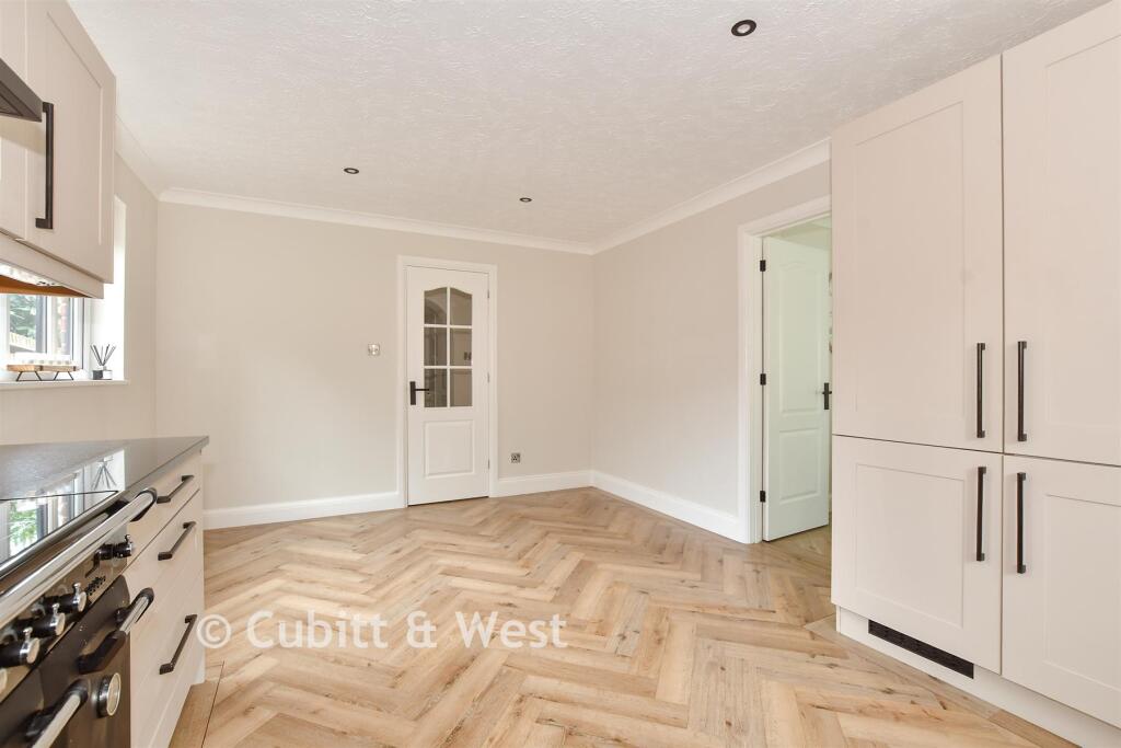 House in Horsham, Ashington - View 5