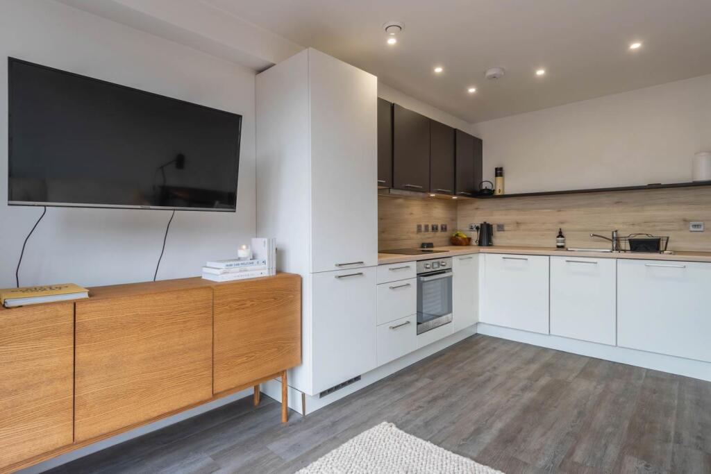 Apartment in Birmingham, West Midlands - View 3