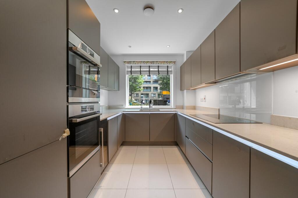 House in London, Royal Borough of Greenwich - View 2