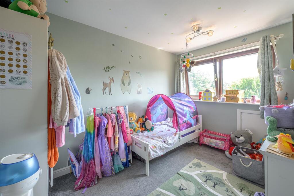 House in Dudley, Kingswinford - More