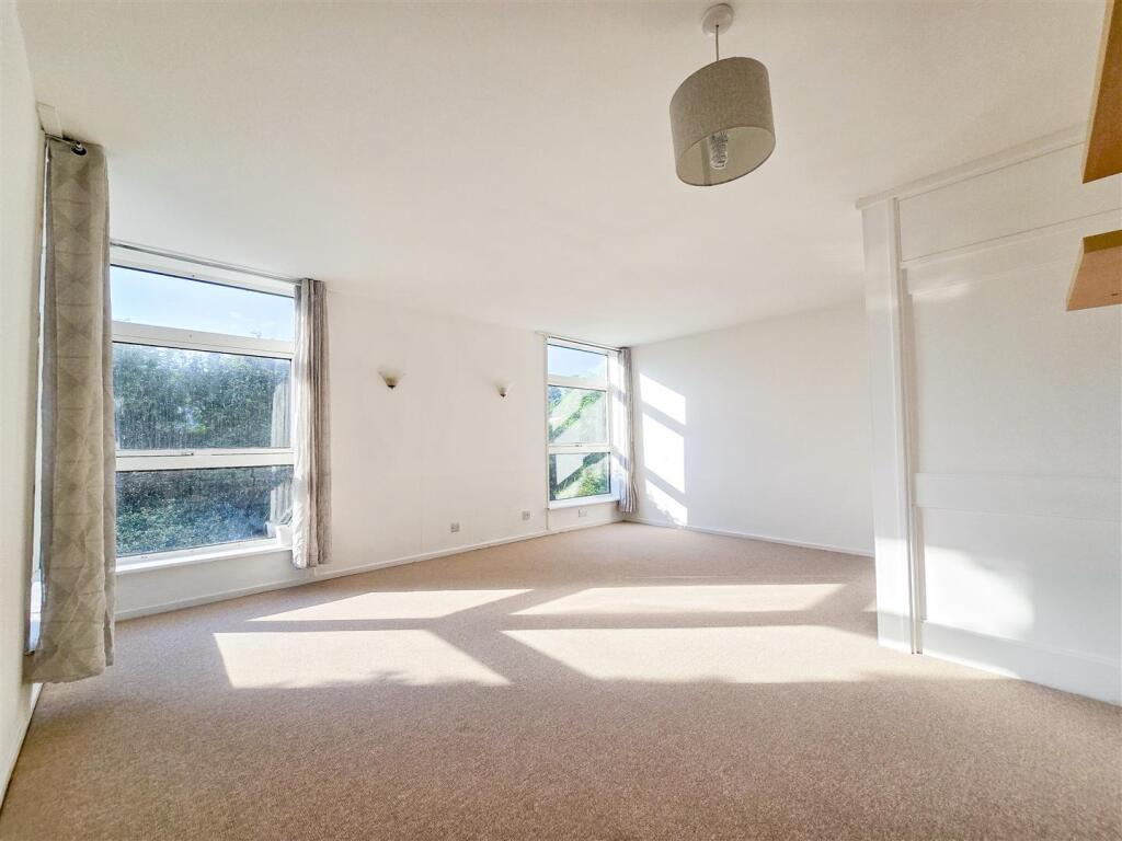 Apartment in Southall - View 2