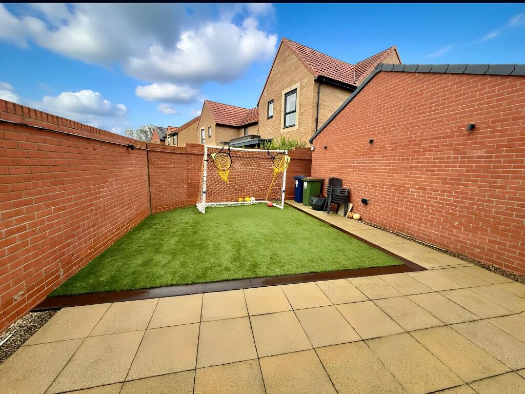 Cowslip Drive, Redcar, North Yorkshire, TS10 photo 4