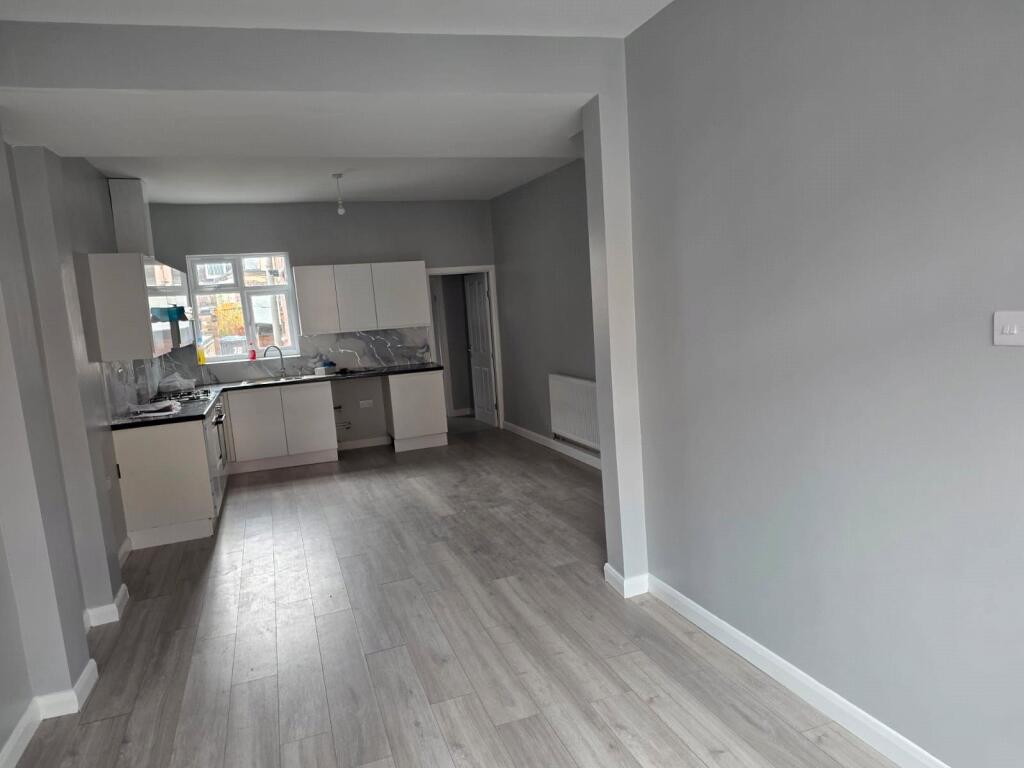 House in Stoke-on-Trent - View 3