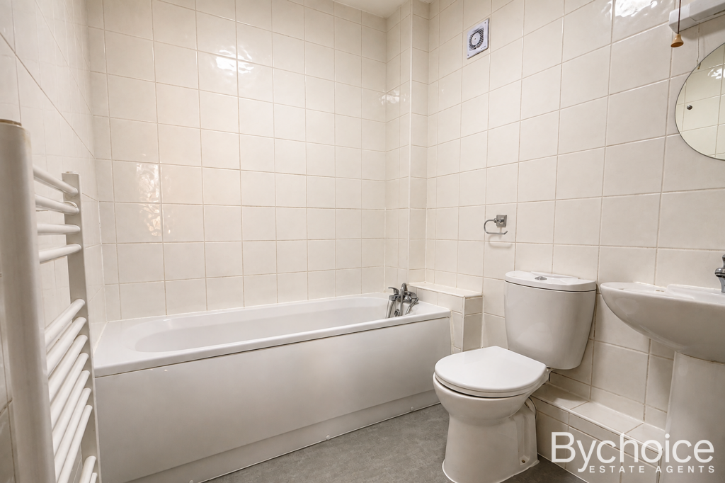 Apartment in Colchester - More
