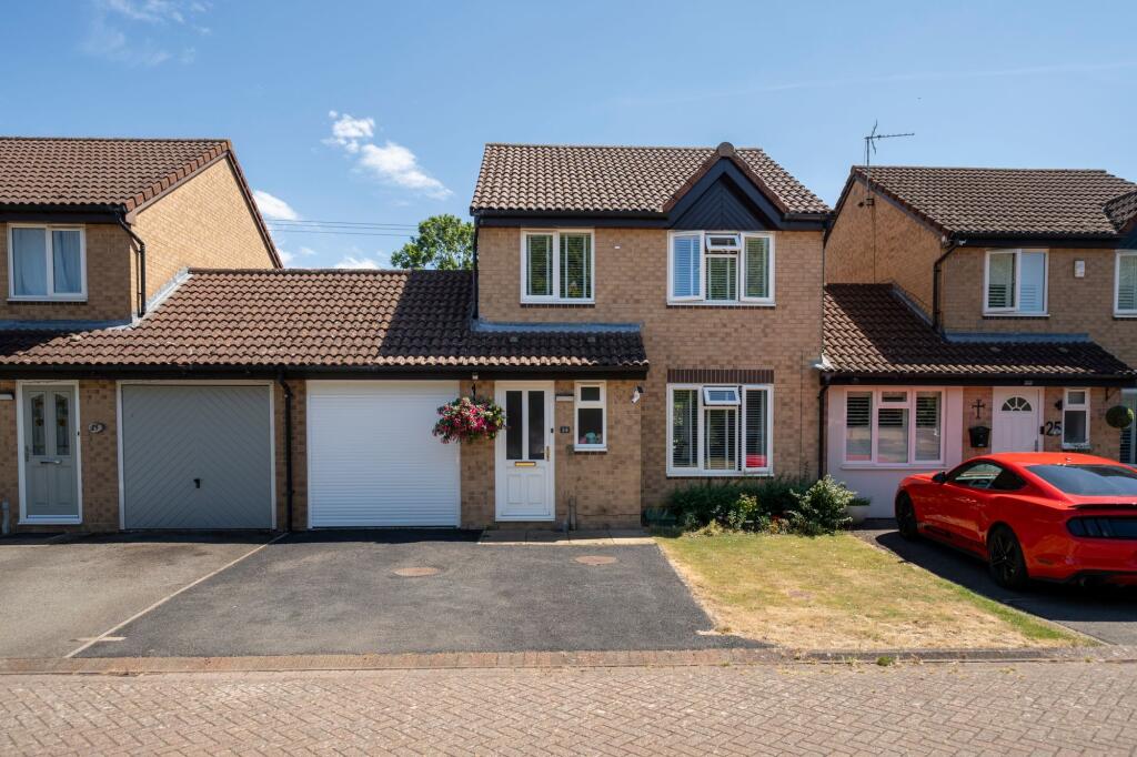 3-bed detached on Armingford Crescent, Melbourn, SG8, £450,000