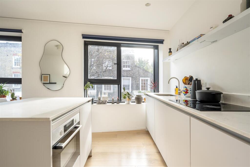 Cecilia Road, London photo 4