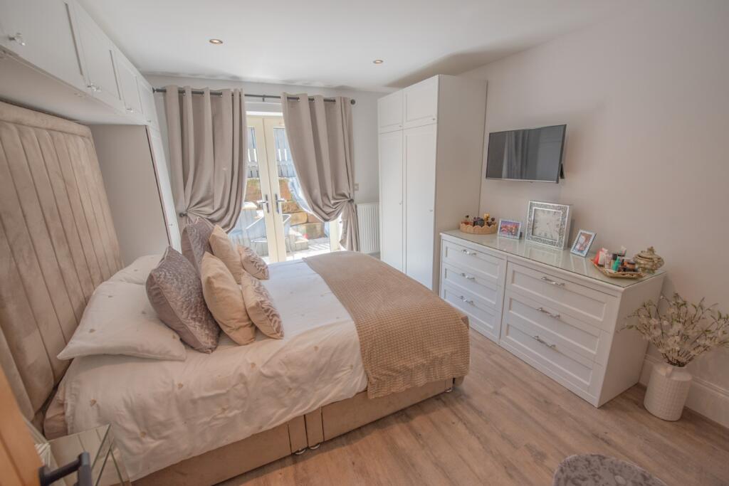 4 Holly Fold, Eastburn BD20 7SY - More