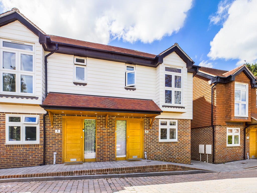3-bed semi-detached on Smugglers Mews, Horsham, £500,000