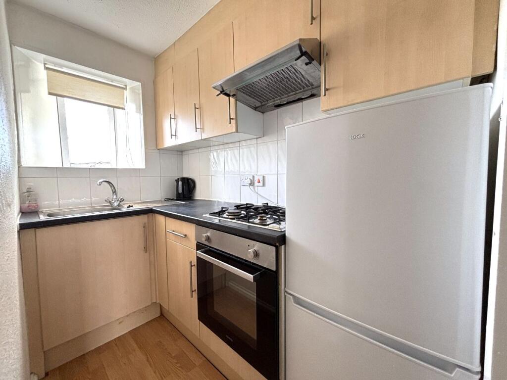 Apartment in Dunfermline, Abbey Parks, Central Dunfermline - View 3