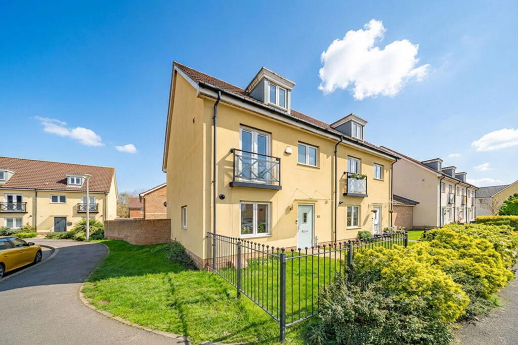 Main image of property: Fieldfare Avenue, Portishead, Bristol, BS20 7NL