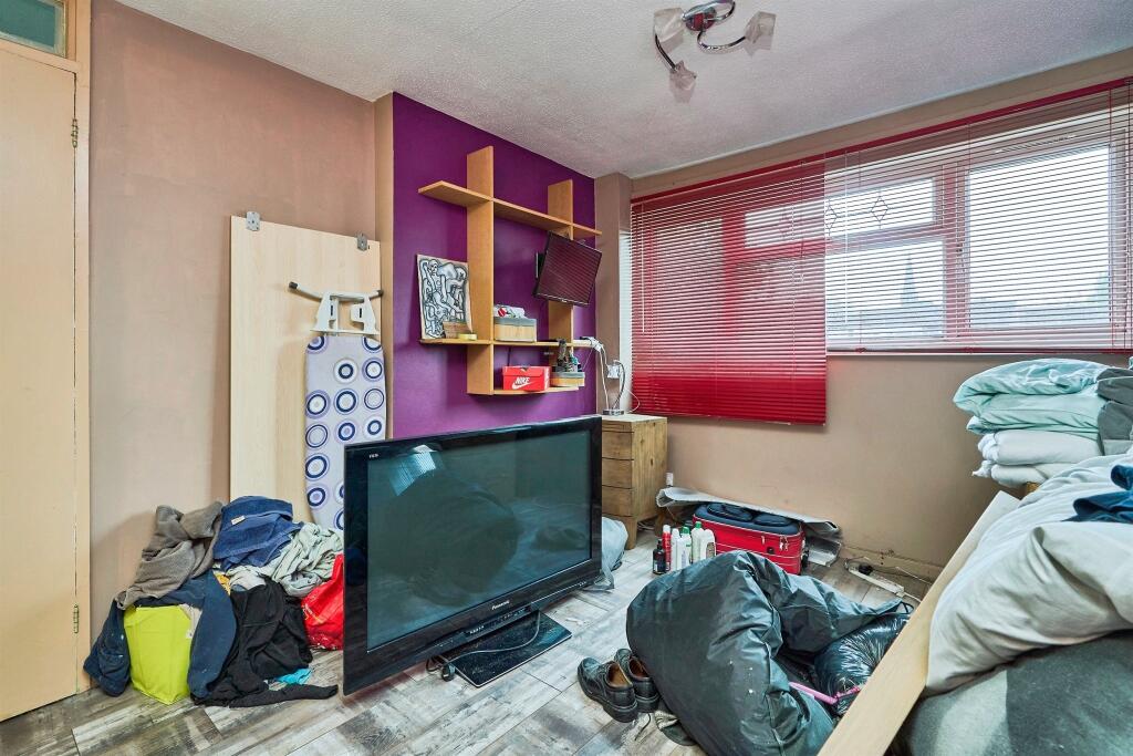 House in Wolverhampton, West Midlands - More