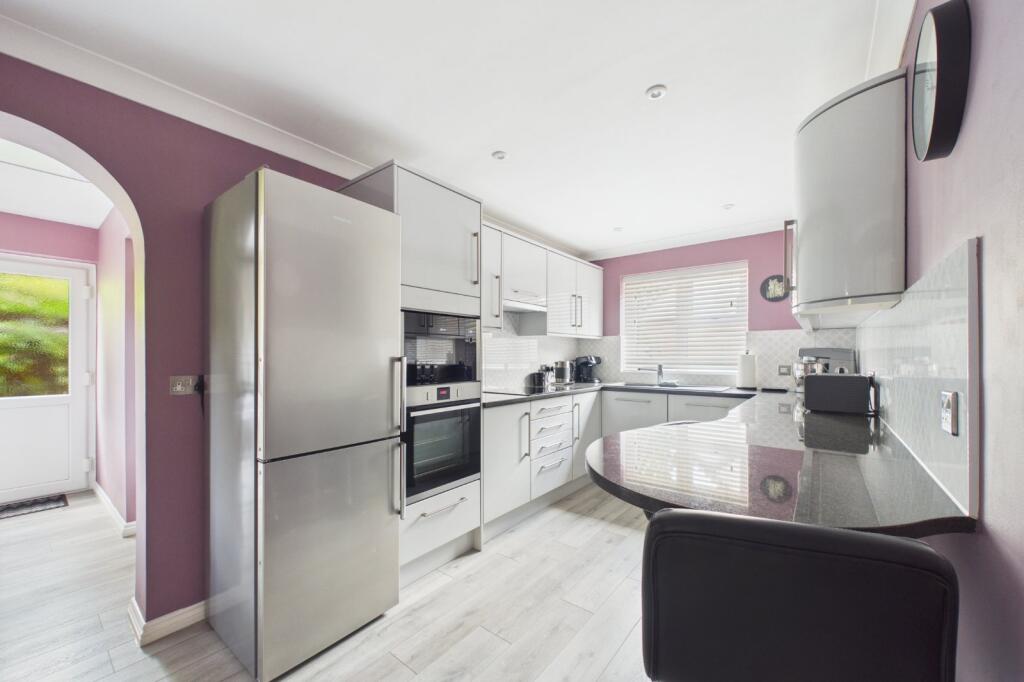 Wyvern Close, Bracknell, Berkshire, RG12 - View 3