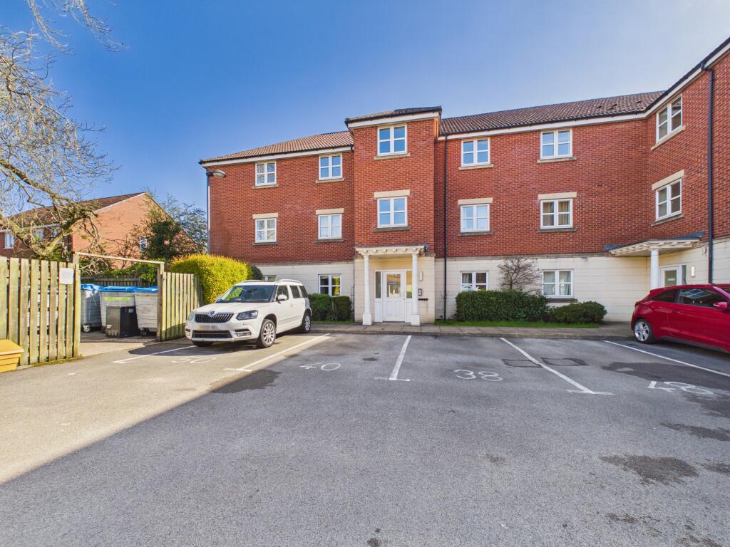 2-bed flat on Radbourne Court, Starflower Way, Mickleover, £160,000
