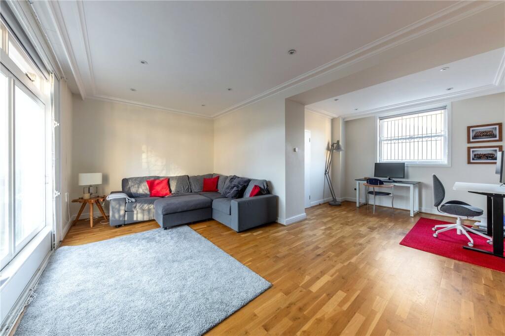 House in London - View 2
