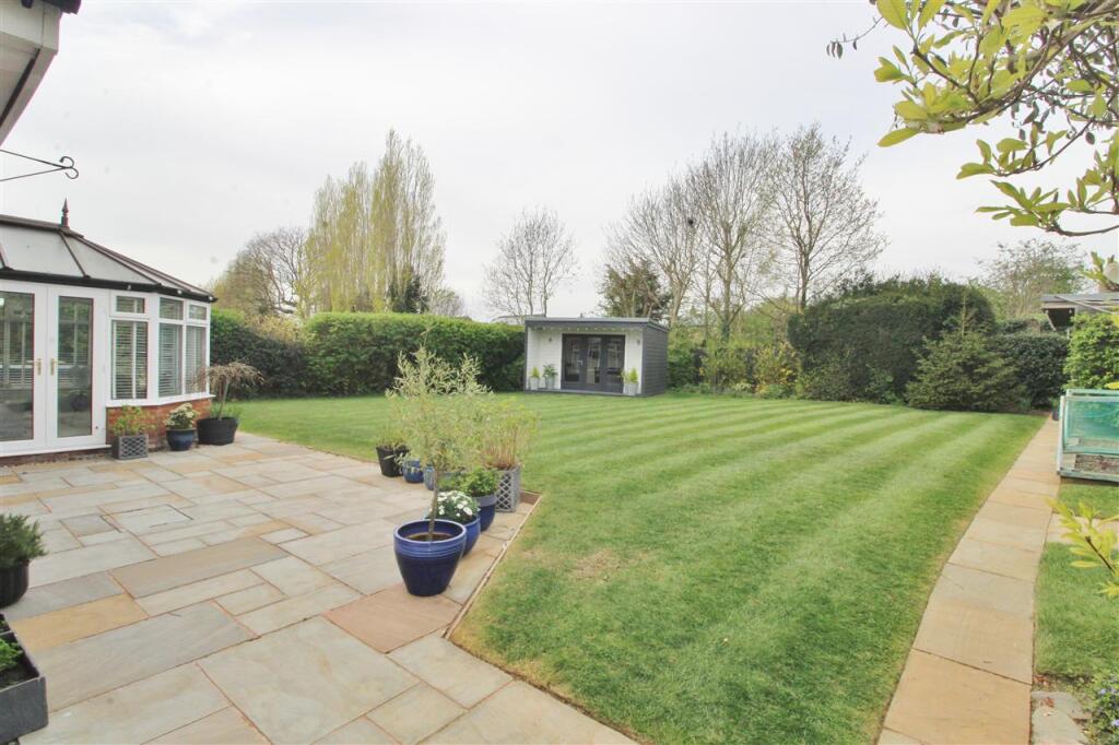 Maplewood Close, Grantham photo 2