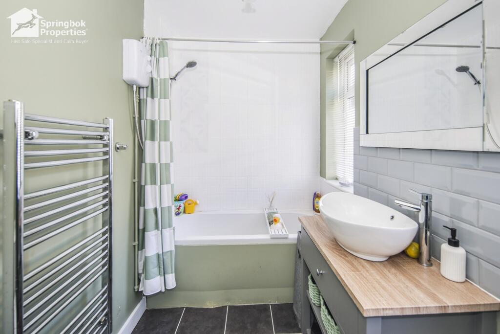 House in North Warwickshire, Chapel End, Hartshill - More