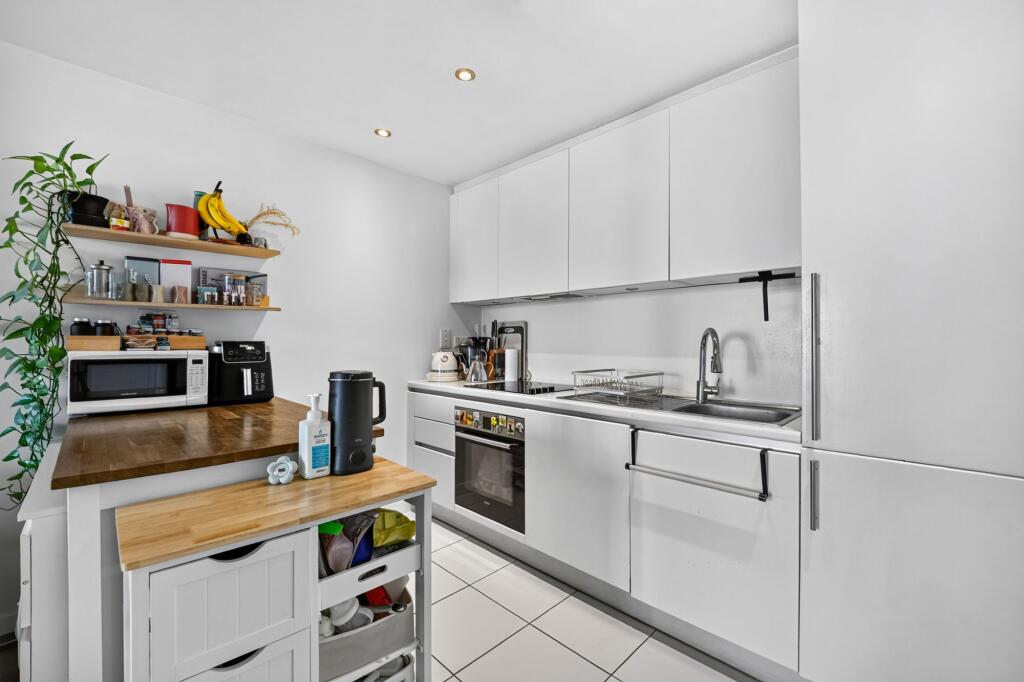 Apartment in London - View 5