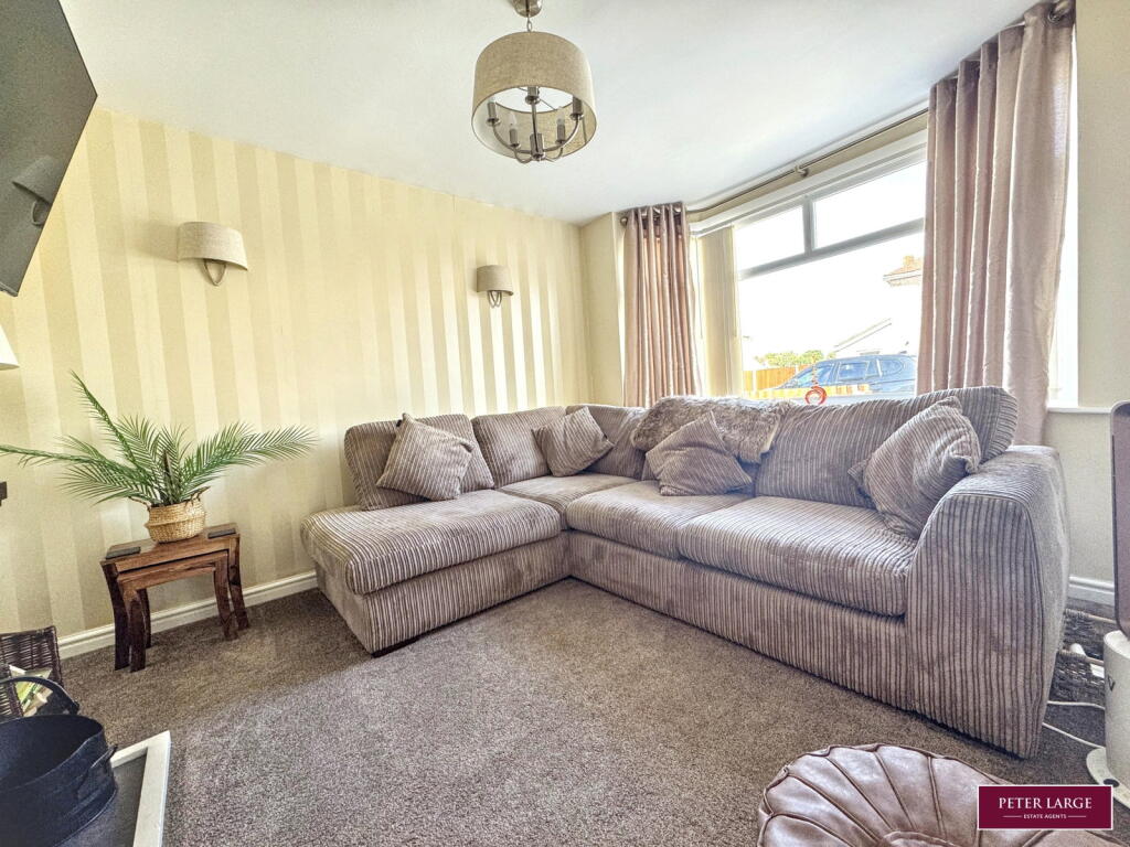 Weaver Avenue, Rhyl, Denbighshire LL18 4HN photo 4