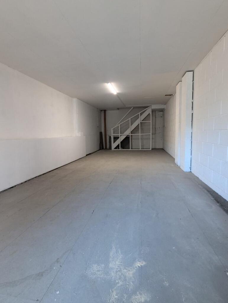 Vacant Shop Unit For Sale photo 4