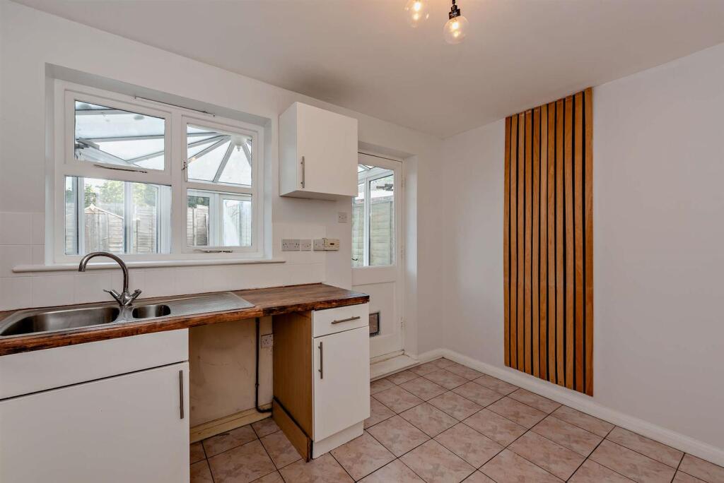 House in Tandridge, Godstone - View 4