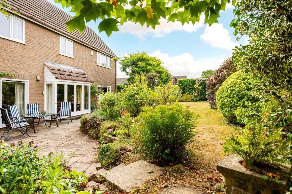 House in Northamptonshire, Weston and Weedon - More