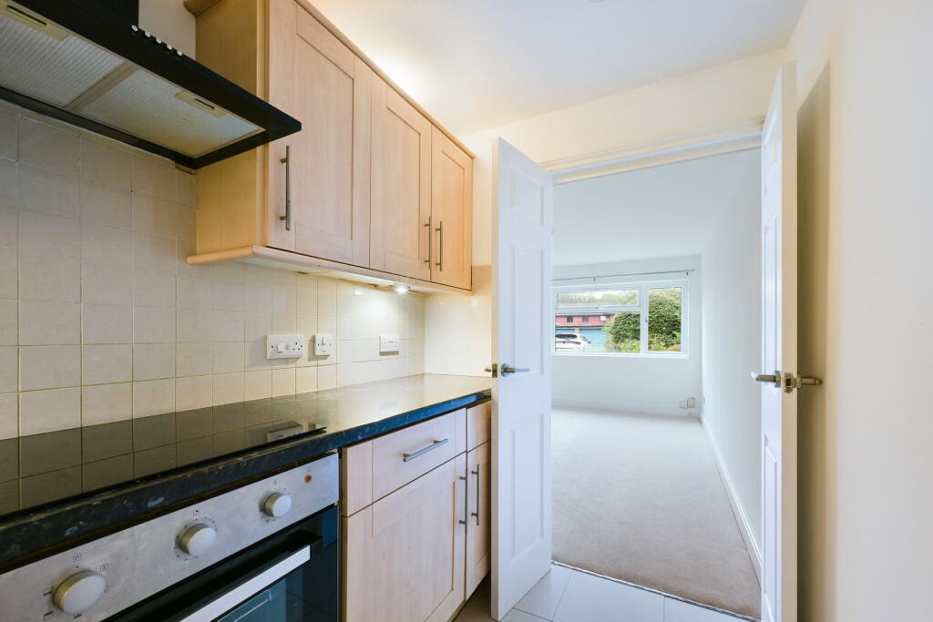 Apartment in Kingston upon Thames - More
