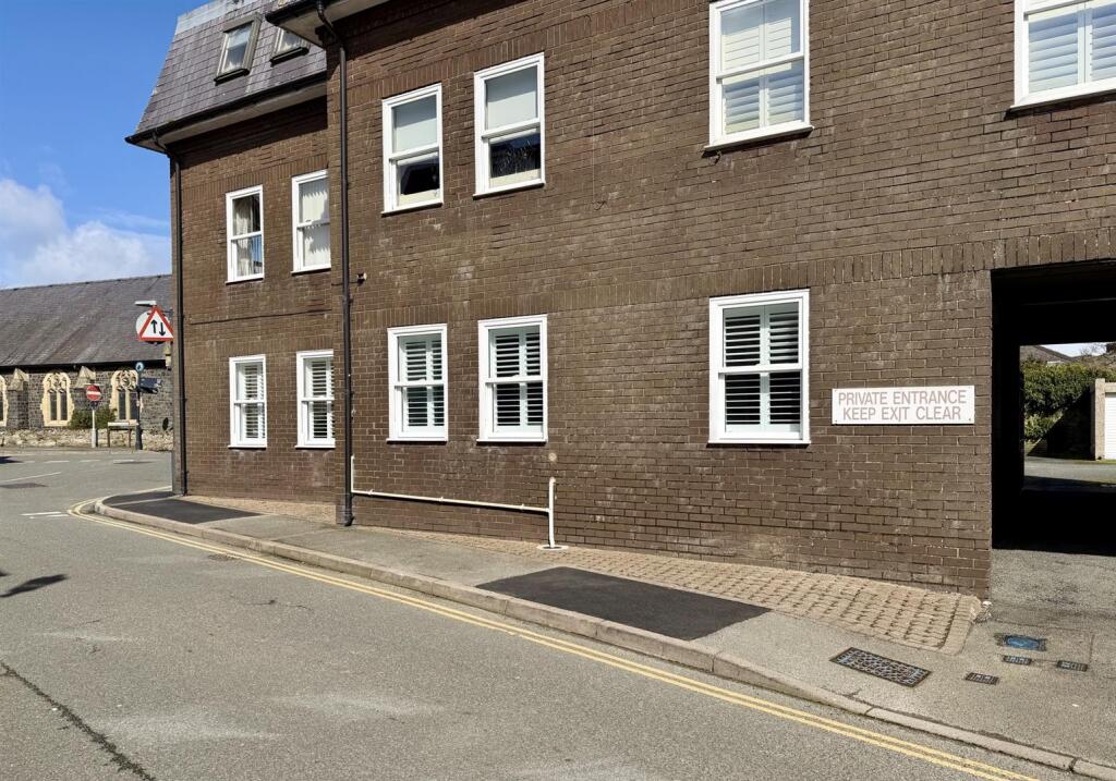 Main image of property: 3 Cadnant Court, Beaumaris