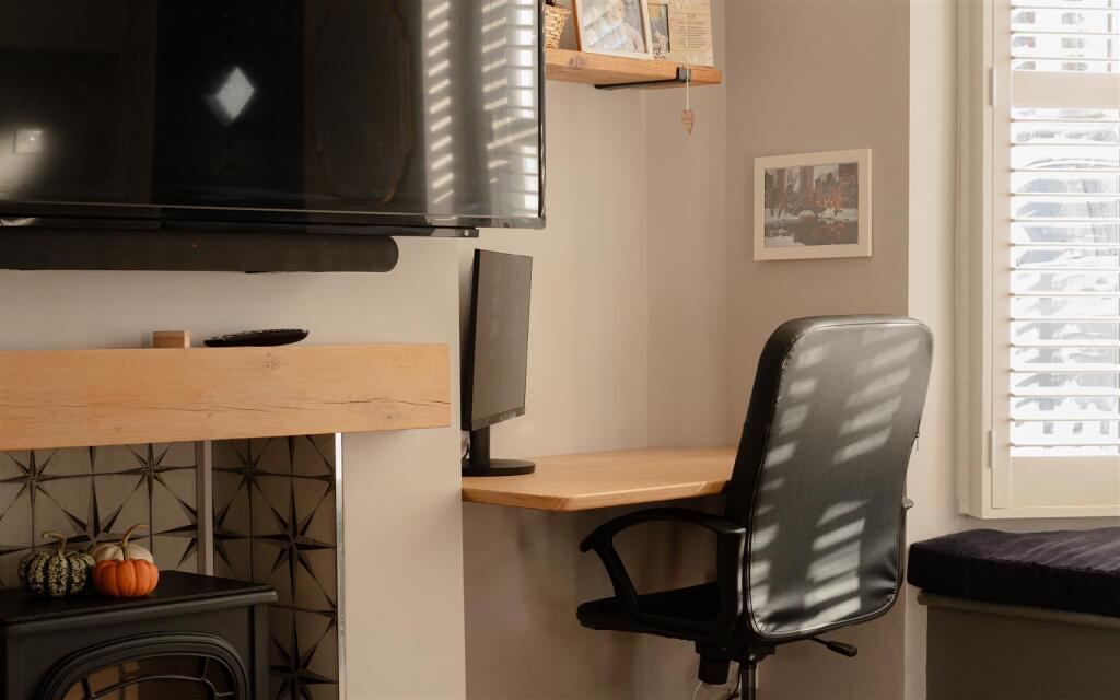 House in Reigate and Banstead, Earlswood - View 4