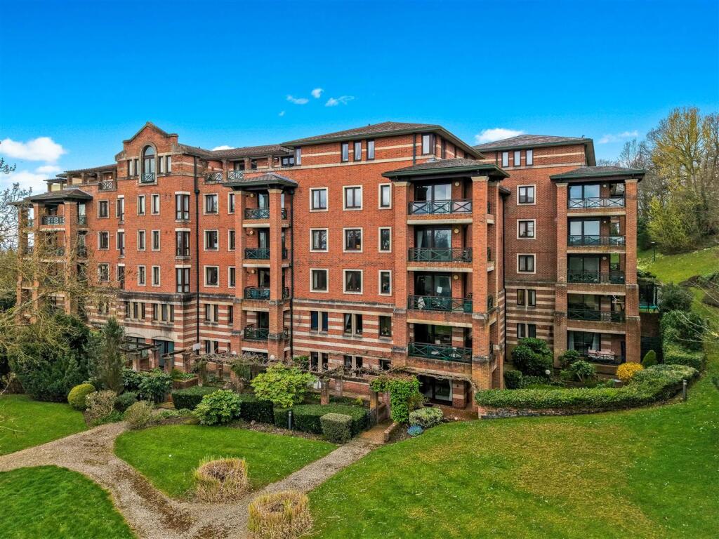 Main image of property: Sudbury Hill, Harrow, HA1 3YP