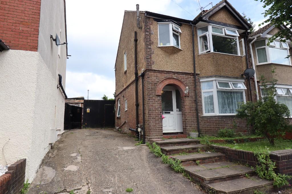 Main image of property: Dordans Road, Luton, Bedfordshire, LU4