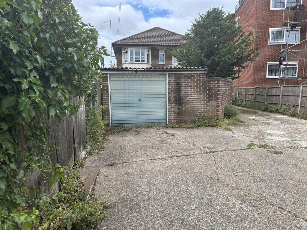 Granville Road, Finchley, London - View 2