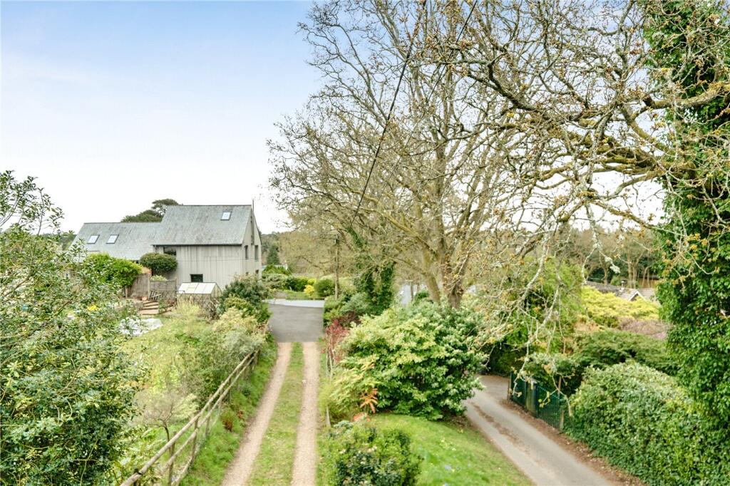 4-bed detached on Bat & Ball Lane, Farnham, Surrey, GU10, £1,400,000