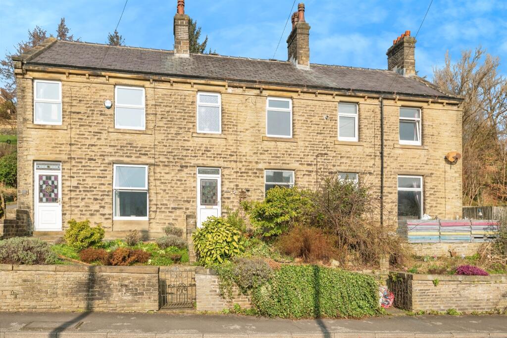 4-bed terraced on Woodhead Road, Holmfirth, £230,000